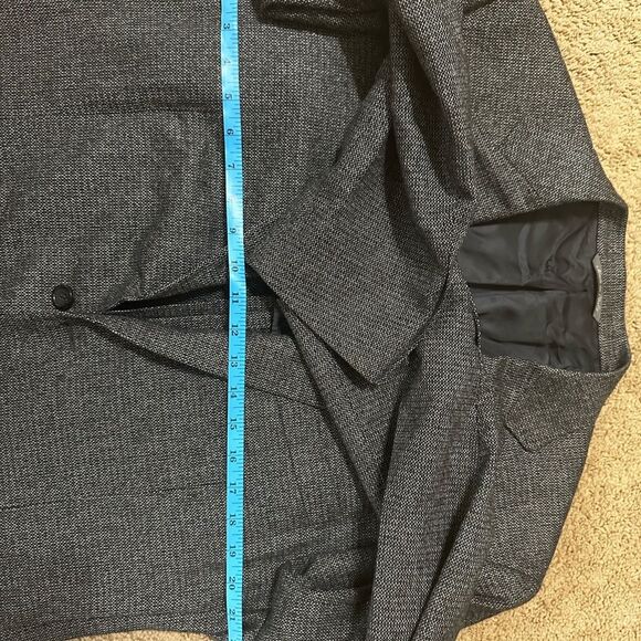 Canali Exclusive Cashmere with Surgeons cuffs - Picture 7 of 9